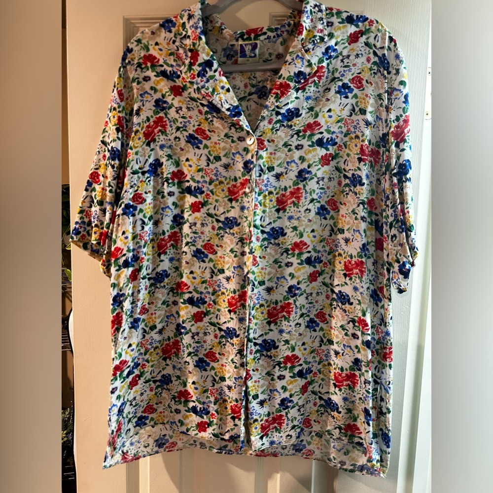 Yessica 46 Large button down floral top